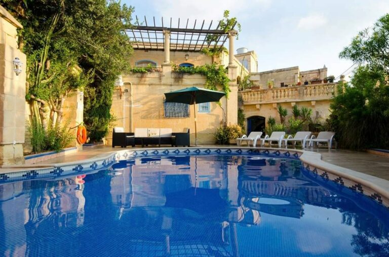 Read more about the article Places to Stay in Malta: Malta or Gozo?